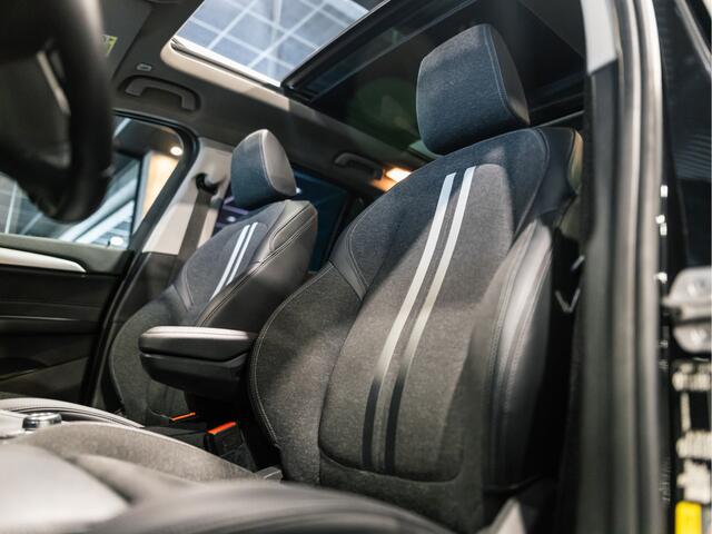 BMW X1 xDrive25e High Executive Sportline | Panorama | Camera | HUD | 4x4 | Stoelverwarming