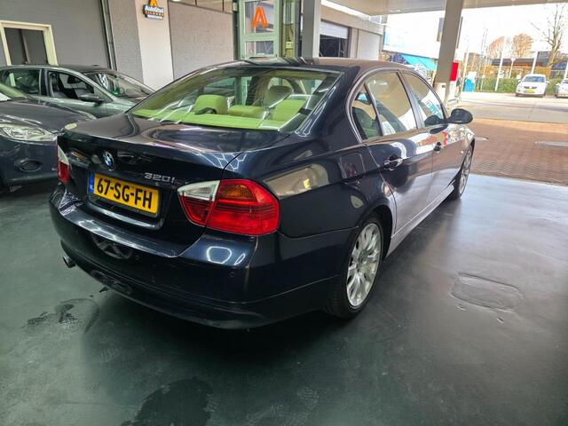 BMW 3-Serie 320i Dynamic Executive 1 jaar apk