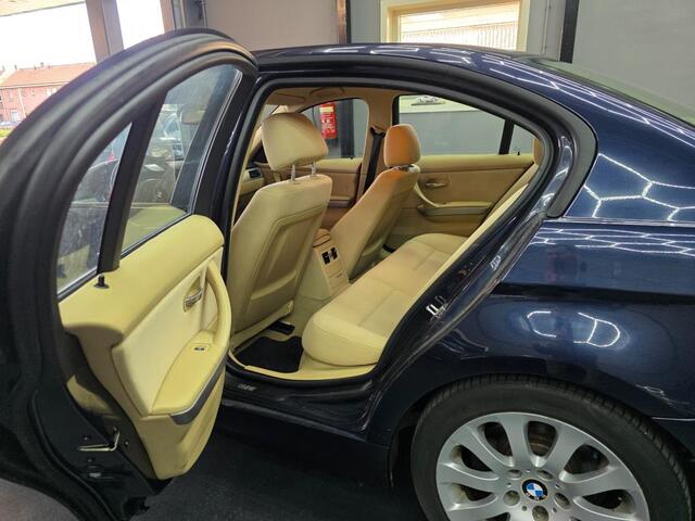 BMW 3-Serie 320i Dynamic Executive 1 jaar apk