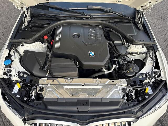 BMW 3-Serie Touring 320i, M-sportpakket, M pakket, 360 camera, head-up