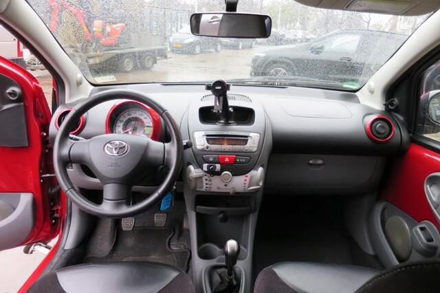 Toyota Aygo 1.0-12V Aspiration Red | Airco | Carkit | LMV | Te financieren v.a � 91,- p/m