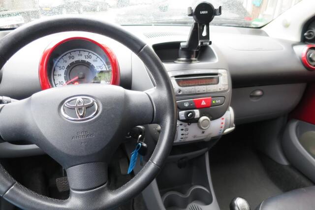 Toyota Aygo 1.0-12V Aspiration Red | Airco | Carkit | LMV | Te financieren v.a � 91,- p/m