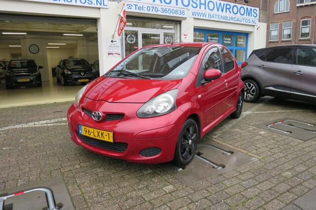 Toyota Aygo 1.0-12V Aspiration Red | Airco | Carkit | LMV | Te financieren v.a � 91,- p/m