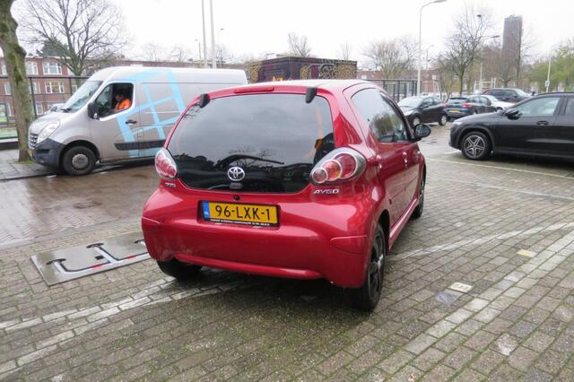 Toyota Aygo 1.0-12V Aspiration Red | Airco | Carkit | LMV | Te financieren v.a � 91,- p/m