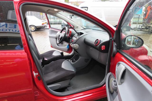 Toyota Aygo 1.0-12V Aspiration Red | Airco | Carkit | LMV | Te financieren v.a � 91,- p/m