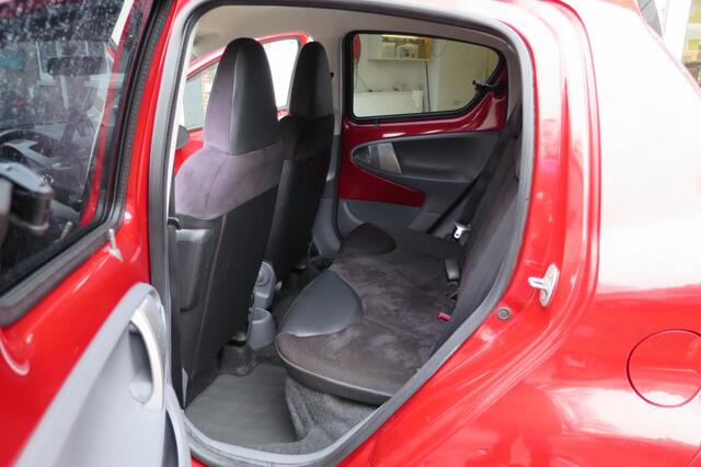 Toyota Aygo 1.0-12V Aspiration Red | Airco | Carkit | LMV | Te financieren v.a � 91,- p/m