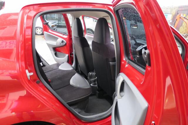 Toyota Aygo 1.0-12V Aspiration Red | Airco | Carkit | LMV | Te financieren v.a � 91,- p/m