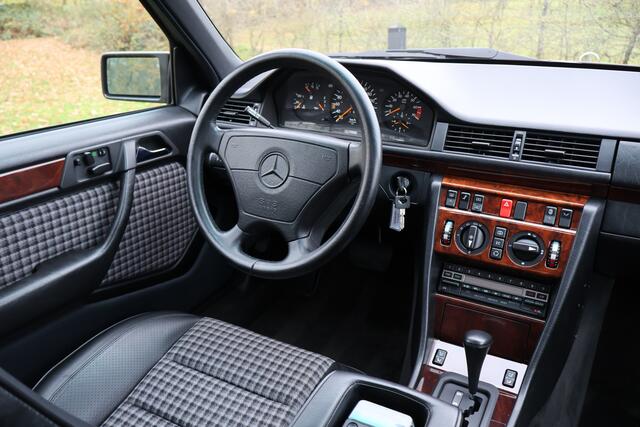 Mercedes-Benz 200 200-500 W124 500 E - W124 - Karo - Bornit Metallic