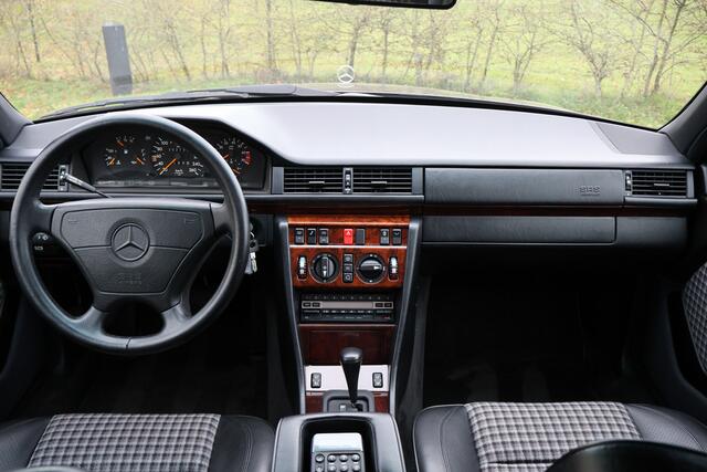Mercedes-Benz 200 200-500 W124 500 E - W124 - Karo - Bornit Metallic