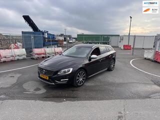 VOLVO V60 2.4 D6 AWD Plug-In Hybrid Summum Clima.Navi.Camera.Leder