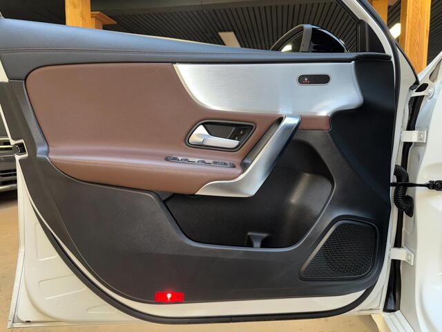 Mercedes-Benz A-Klasse 180 d Business Solution AMG Upgrade Pano Airco Cruise Control