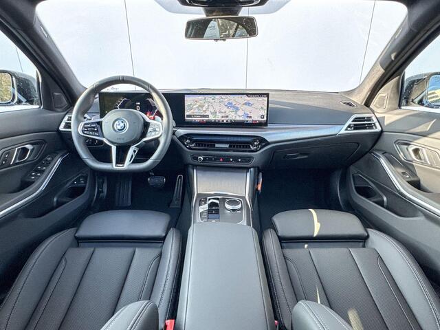 BMW 3-Serie Sedan 330e M-Sport Glazen Schuifdak | 19 inch | Active Cruise Controle