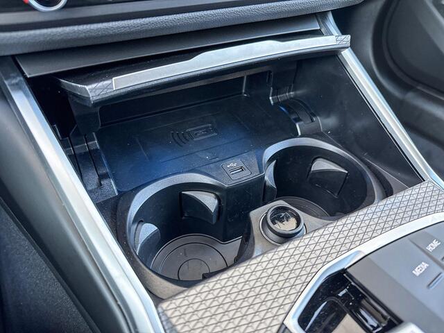 BMW 3-Serie Sedan 330e M-Sport Glazen Schuifdak | 19 inch | Active Cruise Controle