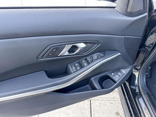 BMW 3-Serie Sedan 330e M-Sport Glazen Schuifdak | 19 inch | Active Cruise Controle