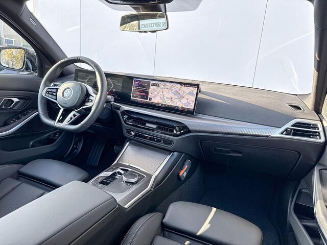 BMW 3-Serie Sedan 330e M-Sport Glazen Schuifdak | 19 inch | Active Cruise Controle