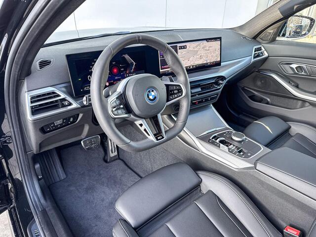 BMW 3-Serie Sedan 330e M-Sport Glazen Schuifdak | 19 inch | Active Cruise Controle