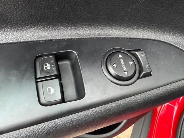 KIA Stonic 1.0 T-GDi DynamicLine / NAVI / AIRCO / CAMERA / CRUISE / HOGE INSTAP/ PARKEERSENSOREN / LMV 17 / NEDERLANDSE AUTO