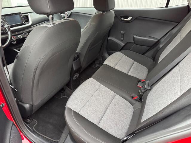 KIA Stonic 1.0 T-GDi DynamicLine / NAVI / AIRCO / CAMERA / CRUISE / HOGE INSTAP/ PARKEERSENSOREN / LMV 17 / NEDERLANDSE AUTO