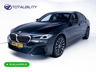 BMW 5-SERIE 545e xDrive High Exec. M-sport Black Edition 394 PK automaat | Open Dak | Trekhaak elec. | 360 Camera, Stoel- en stuurverwarming