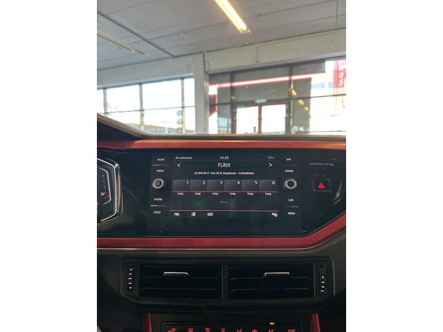 Volkswagen Polo 2.0 TSI GTI | Panoramadak | Digital dashboard | Adaptief onderstel | Achteruitrijcamera | Stoelverwarming | Climate control | Elek. inklapbare sp