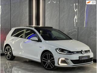 Volkswagen Golf 1.4 TSI PHEV GTE Pano | Stoelverwarming | Keyless Entry/Start | Sfeer | Carplay | elek. Trekhaak | NAP |Boekjes