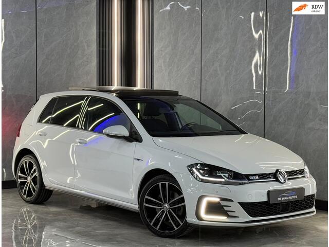 Volkswagen Golf 1.4 TSI PHEV GTE Pano | Stoelverwarming | Keyless Entry/Start | Sfeer | Carplay | elek. Trekhaak | NAP |Boekjes