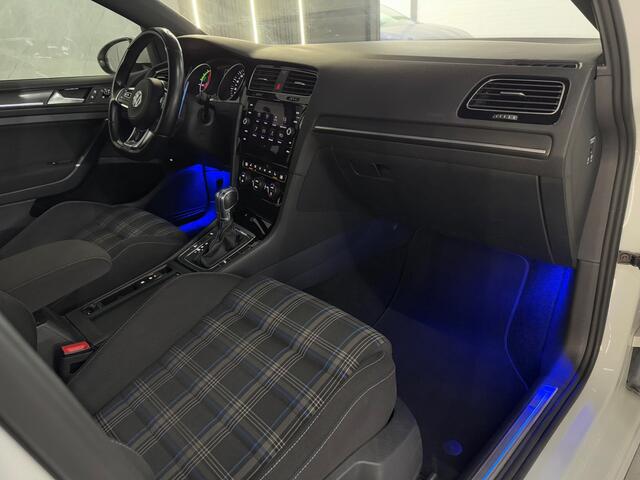 Volkswagen Golf 1.4 TSI PHEV GTE Pano | Stoelverwarming | Keyless Entry/Start | Sfeer | Carplay | elek. Trekhaak | NAP |Boekjes