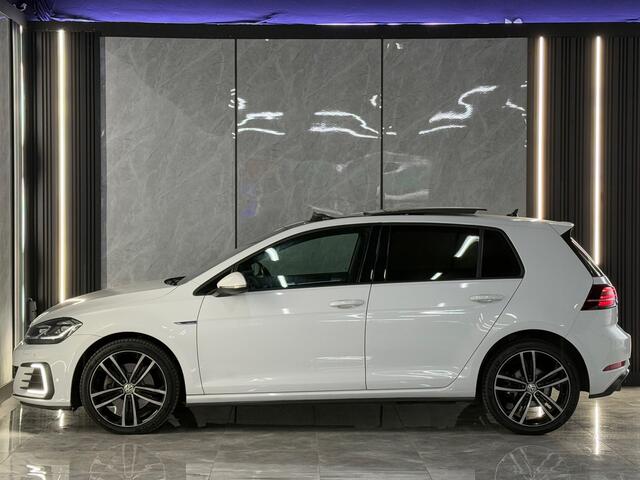 Volkswagen Golf 1.4 TSI PHEV GTE Pano | Stoelverwarming | Keyless Entry/Start | Sfeer | Carplay | elek. Trekhaak | NAP |Boekjes
