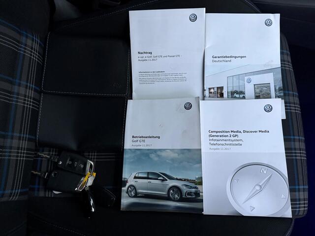 Volkswagen Golf 1.4 TSI PHEV GTE Pano | Stoelverwarming | Keyless Entry/Start | Sfeer | Carplay | elek. Trekhaak | NAP |Boekjes