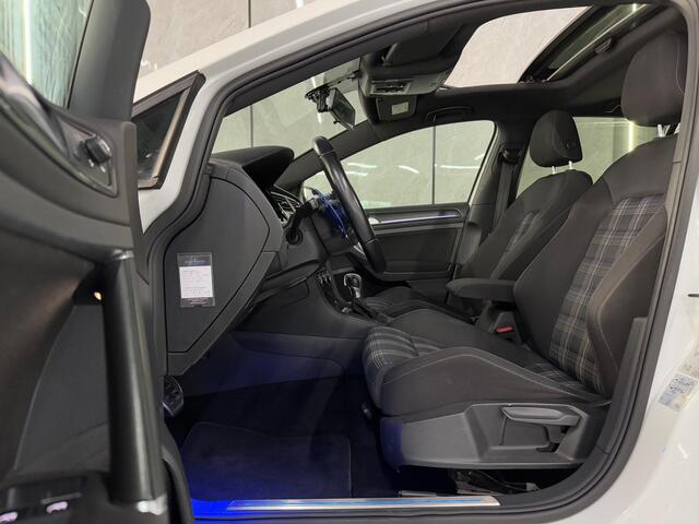 Volkswagen Golf 1.4 TSI PHEV GTE Pano | Stoelverwarming | Keyless Entry/Start | Sfeer | Carplay | elek. Trekhaak | NAP |Boekjes