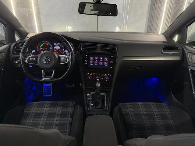 Volkswagen Golf 1.4 TSI PHEV GTE Pano | Stoelverwarming | Keyless Entry/Start | Sfeer | Carplay | elek. Trekhaak | NAP |Boekjes