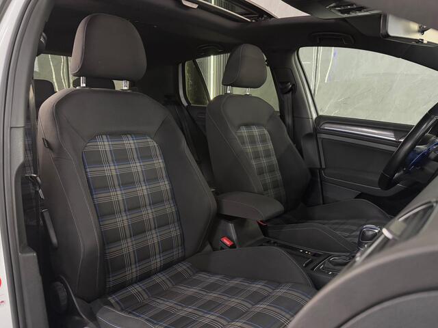 Volkswagen Golf 1.4 TSI PHEV GTE Pano | Stoelverwarming | Keyless Entry/Start | Sfeer | Carplay | elek. Trekhaak | NAP |Boekjes