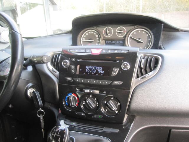 Lancia Ypsilon 0.9 TwinAir Gold met trekhaak apk 17-10-2026