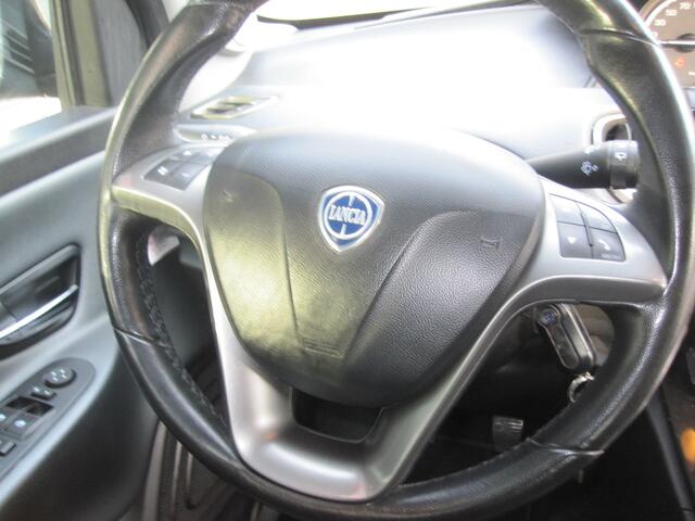 Lancia Ypsilon 0.9 TwinAir Gold met trekhaak apk 17-10-2026