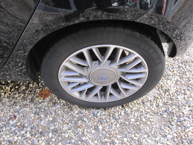 Lancia Ypsilon 0.9 TwinAir Gold met trekhaak apk 17-10-2026