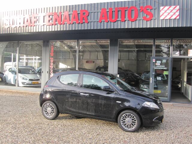 Lancia Ypsilon 0.9 TwinAir Gold met trekhaak apk 17-10-2026
