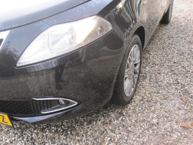 Lancia Ypsilon 0.9 TwinAir Gold met trekhaak apk 17-10-2026