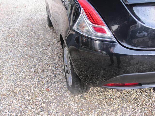 Lancia Ypsilon 0.9 TwinAir Gold met trekhaak apk 17-10-2026