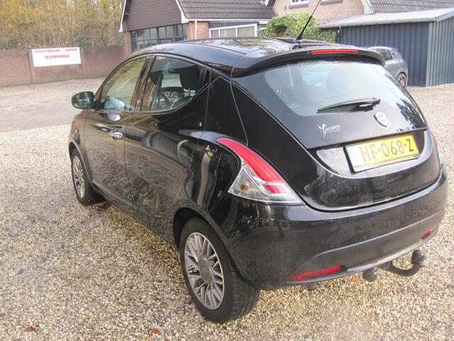 Lancia Ypsilon 0.9 TwinAir Gold met trekhaak apk 17-10-2026