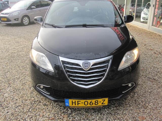 Lancia Ypsilon 0.9 TwinAir Gold met trekhaak apk 17-10-2026