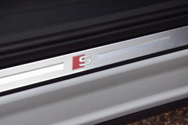 Audi Q4 e-tron 40 Launch edition S Competition  