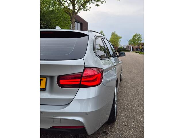BMW 3-Serie Touring M Sport Apple CarPlay dig.dash Navi GR NAP NL Edition M Sport Shadow Executive