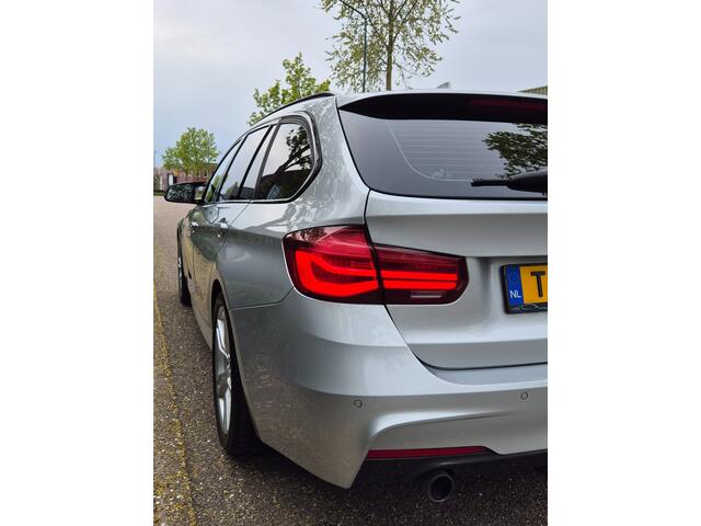 BMW 3-Serie Touring M Sport Apple CarPlay dig.dash Navi GR NAP NL Edition M Sport Shadow Executive