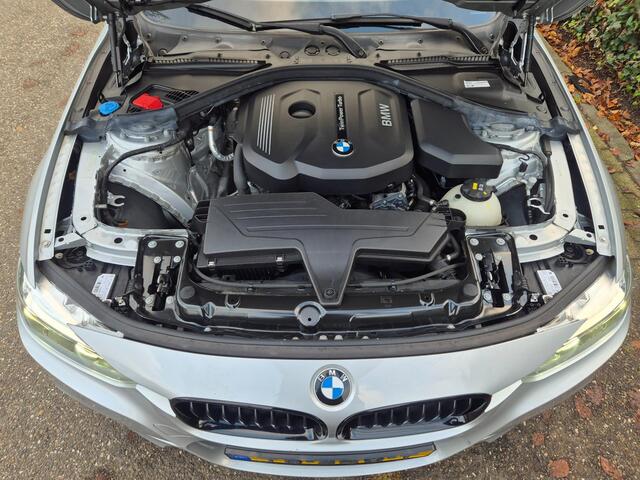 BMW 3-Serie Touring M Sport Apple CarPlay dig.dash Navi GR NAP NL Edition M Sport Shadow Executive