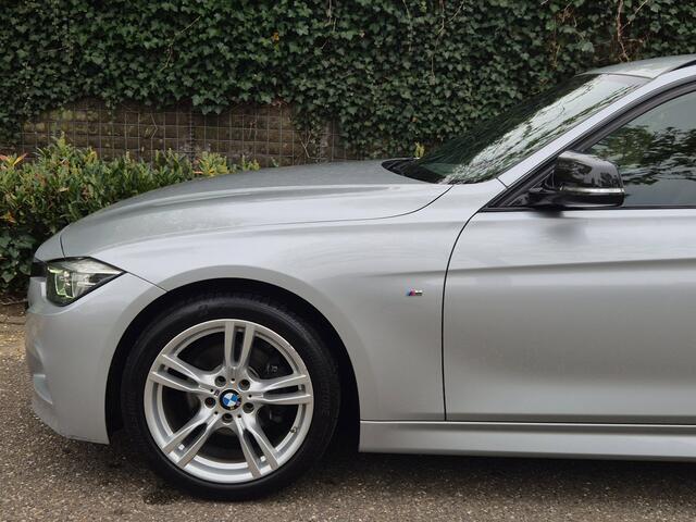 BMW 3-Serie Touring M Sport Apple CarPlay dig.dash Navi GR NAP NL Edition M Sport Shadow Executive