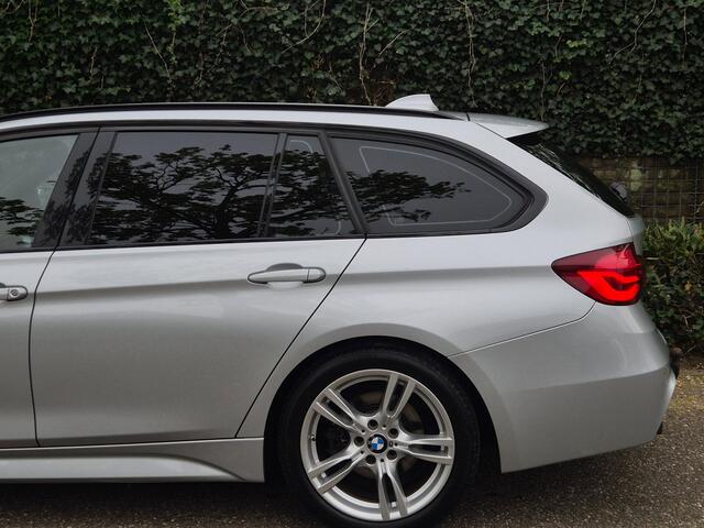 BMW 3-Serie Touring M Sport Apple CarPlay dig.dash Navi GR NAP NL Edition M Sport Shadow Executive