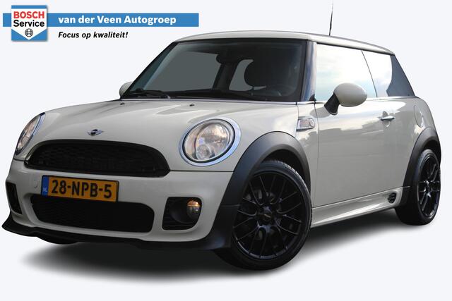 Mini Cooper Mini 1.6 Business Line 123pk | e APK | JCW look | Cruise | Airco | Start stop | 17 velgen | Elektr. ramen | 6-bak | Multifunctioneel stuur | Is