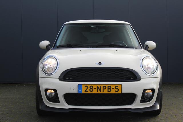Mini Cooper Mini 1.6 Business Line 123pk | e APK | JCW look | Cruise | Airco | Start stop | 17 velgen | Elektr. ramen | 6-bak | Multifunctioneel stuur | Is