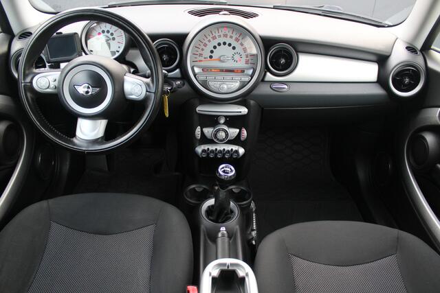 Mini Cooper Mini 1.6 Business Line 123pk | e APK | JCW look | Cruise | Airco | Start stop | 17 velgen | Elektr. ramen | 6-bak | Multifunctioneel stuur | Is