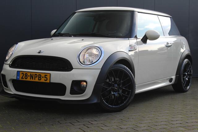 Mini Cooper Mini 1.6 Business Line 123pk | e APK | JCW look | Cruise | Airco | Start stop | 17 velgen | Elektr. ramen | 6-bak | Multifunctioneel stuur | Is